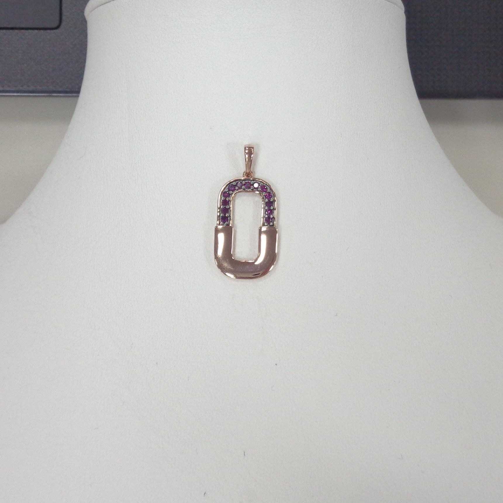 Серебряная подвеска с розовыми бриллиантами